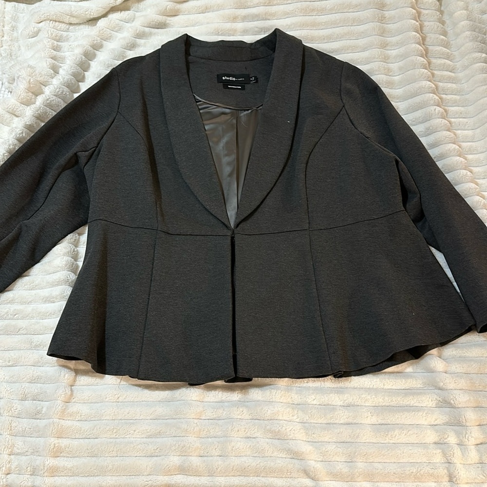 TORRID GRAY PEPLUM PONTE BLAZER